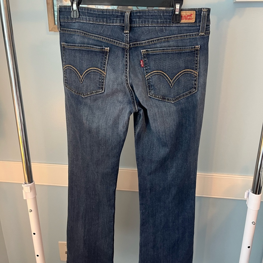 Levi's Women's Classic Straight Leg Denim Jeans - Picture 5 of 5